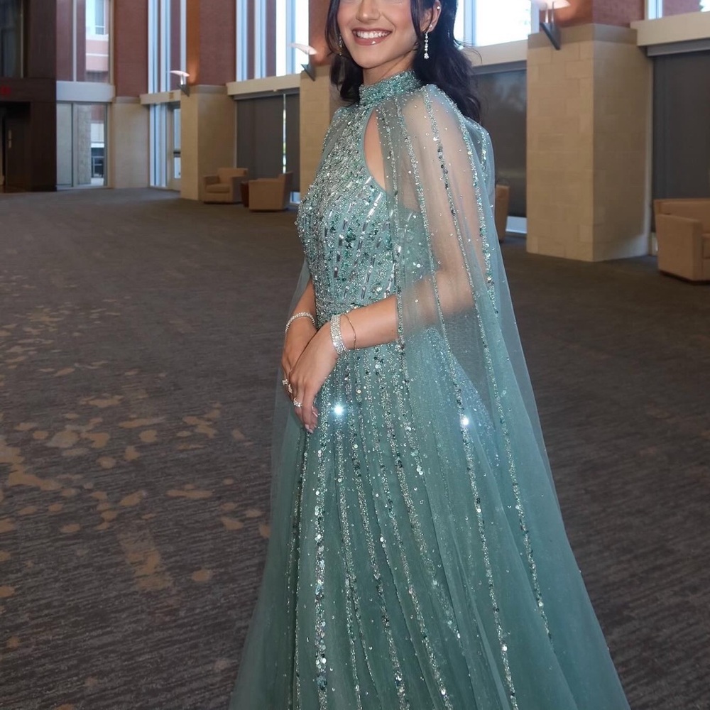 2024 Turquoise A-Line Cap Sleeve Beaded Luxury Dubai Evening Dress: Gowns